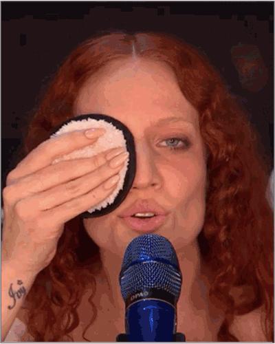 UK Pop Star, Jess Glynne Removes Makeup with Face Halo in Powerful 2019 BRIT Awards Performance